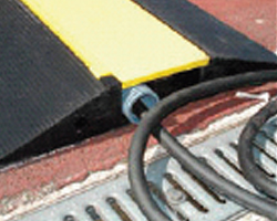 PASSAGE DE CABLES ET TUYAUX - veber caoutchouc, spécialiste tuyau flexible  gaine raccord industriel - equipement protection et securite